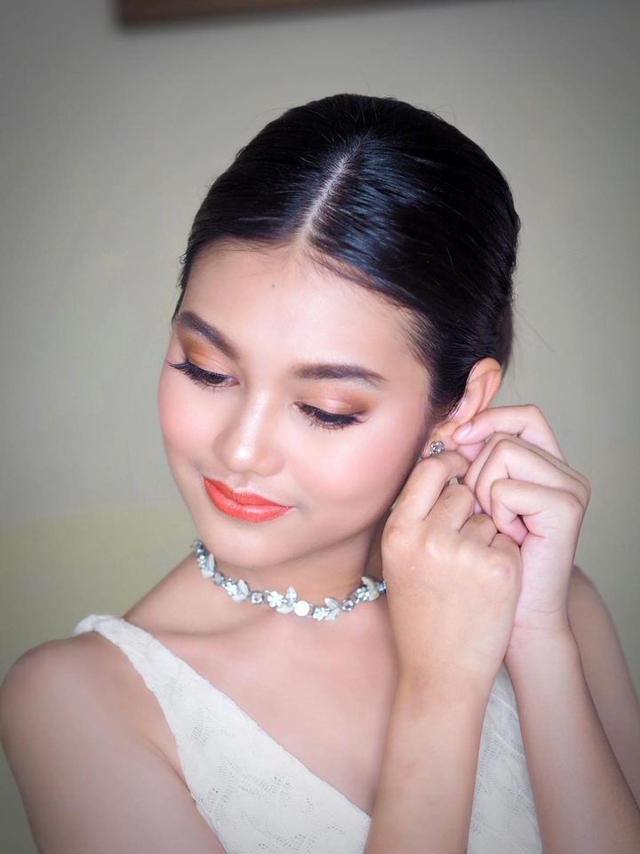 ช่างแต่งหน้ารับปริญญา แต่งหน้าสวย รับแต่งหน้า ทำผม รับแต่งหน้าเจ้าสาว ช่างแต่งหน้าเกาหลี ช่างแต่งหน้า