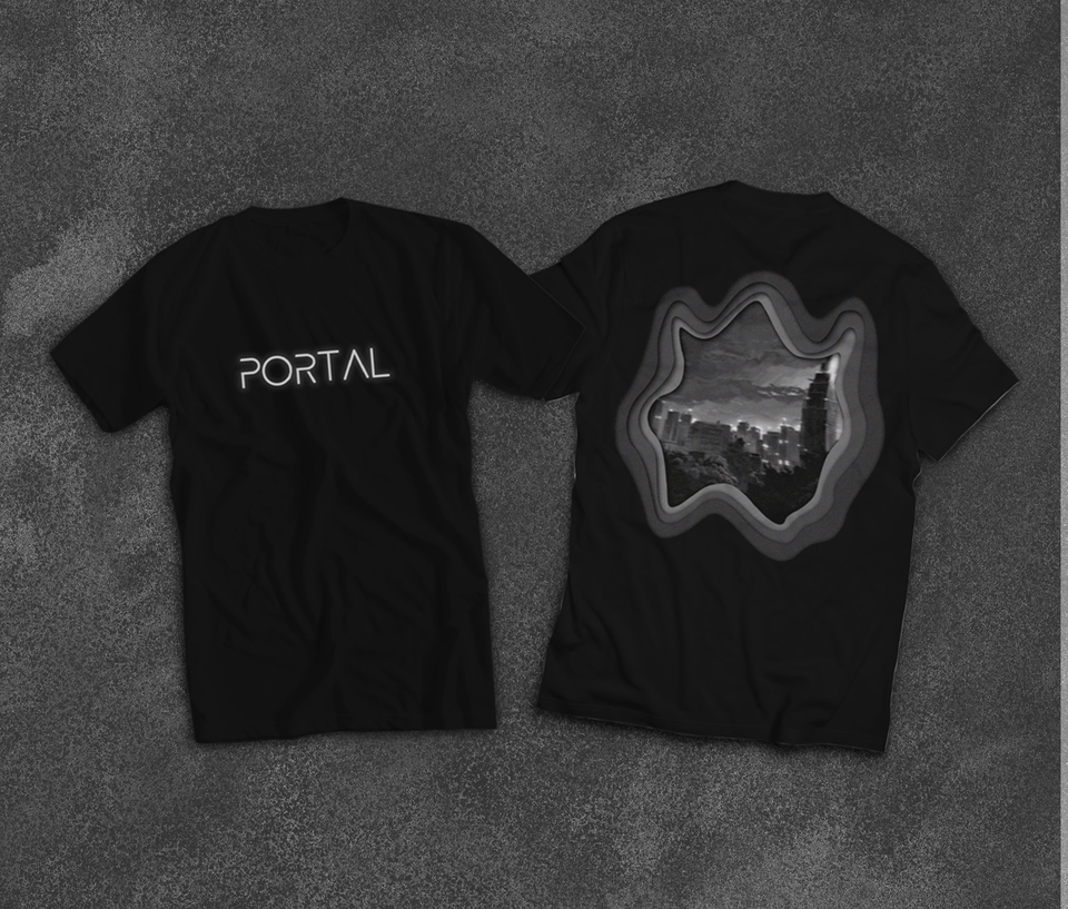 Desain kaos custom dengan desain logo portal keren dan unik, cocok untuk brand fashion