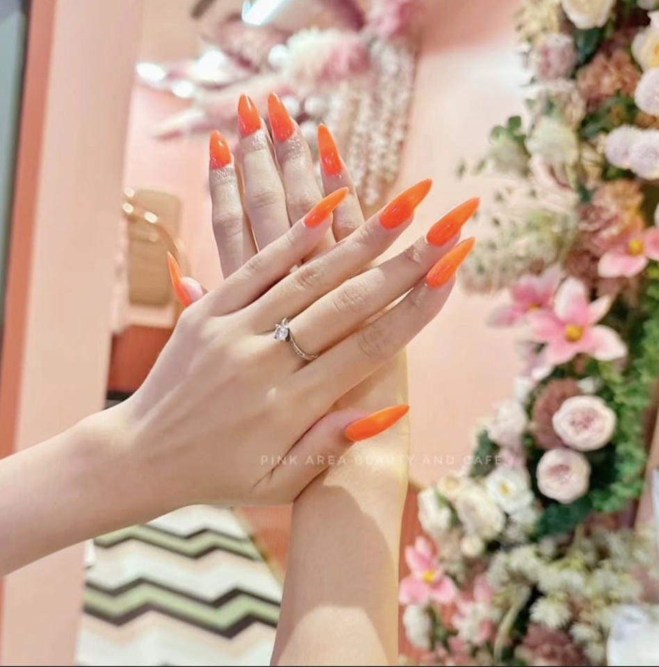 บริการทำเล็บที่บ้าน รับทำเล็บเจลนอกสถานที่ ช่างทำเล็บมืออาชีพ