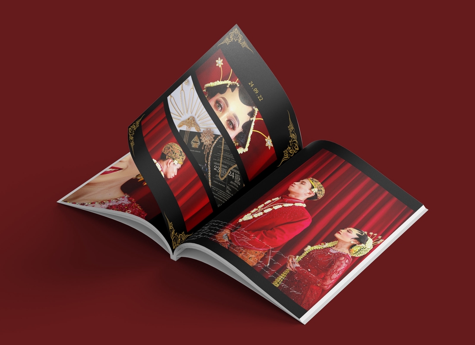 Desain undangan pernikahan unik dan modern dengan sentuhan warna merah dan emas, cocok untuk pasangan yang ingin pernikahannya terkesan elegan dan mewah.