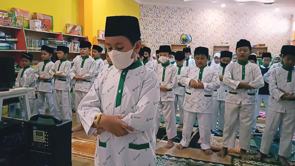 Jasa editing video online, jasa edit video vlog, freelance video editor, harga jasa edit video youtube