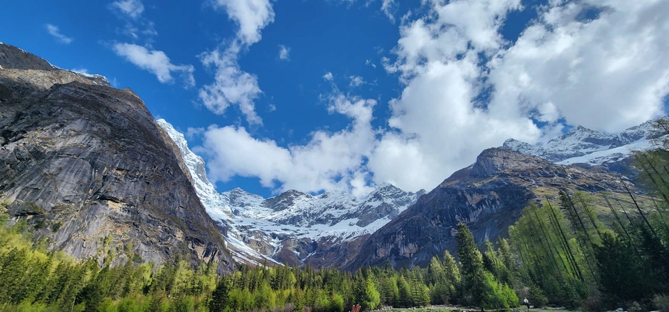 จ้างไกด์ส่วนตัวเที่ยวชมธรรมชาติภูเขาและทิวทัศน์สวยงามในจีน