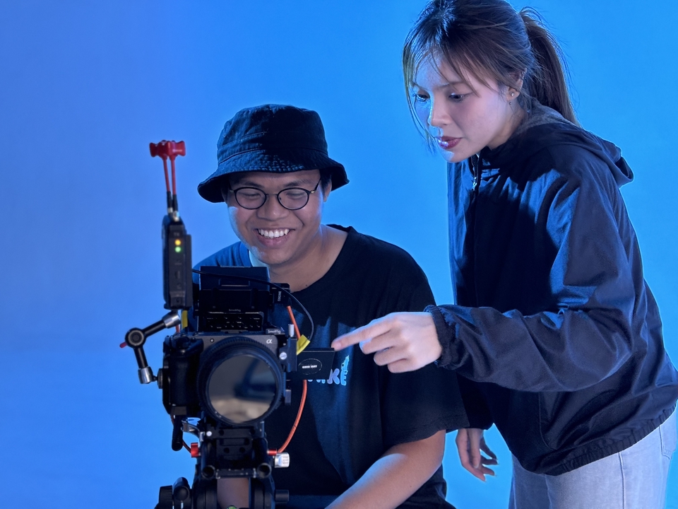 ช่างภาพวีดีโอ ถ่ายทำภาพยนตร์ คนทำงานร่วมกัน ตัดต่อวิดีโอ งานแต่งงาน ถ่ายวิดีโอ รับตัดต่อ