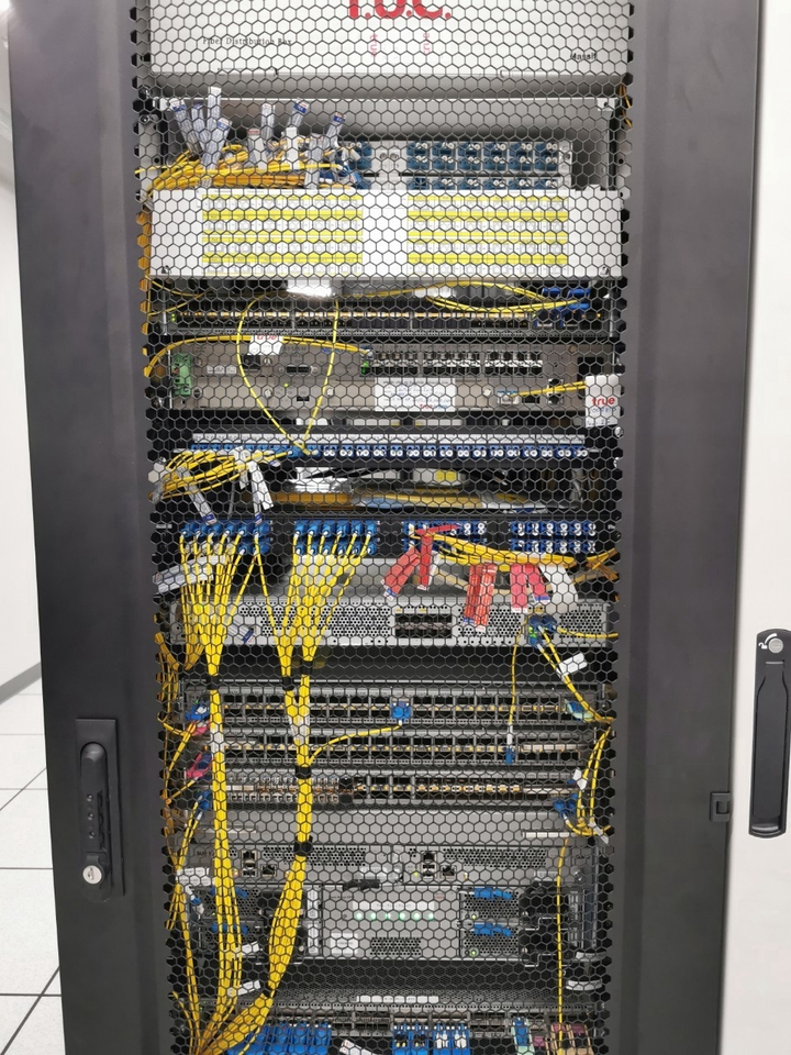 รับติดตั้งเซิร์ฟเวอร์และวางระบบเครือข่าย ระบบเน็ตเวิร์คครบวงจร บริการไอทีครบวงจร