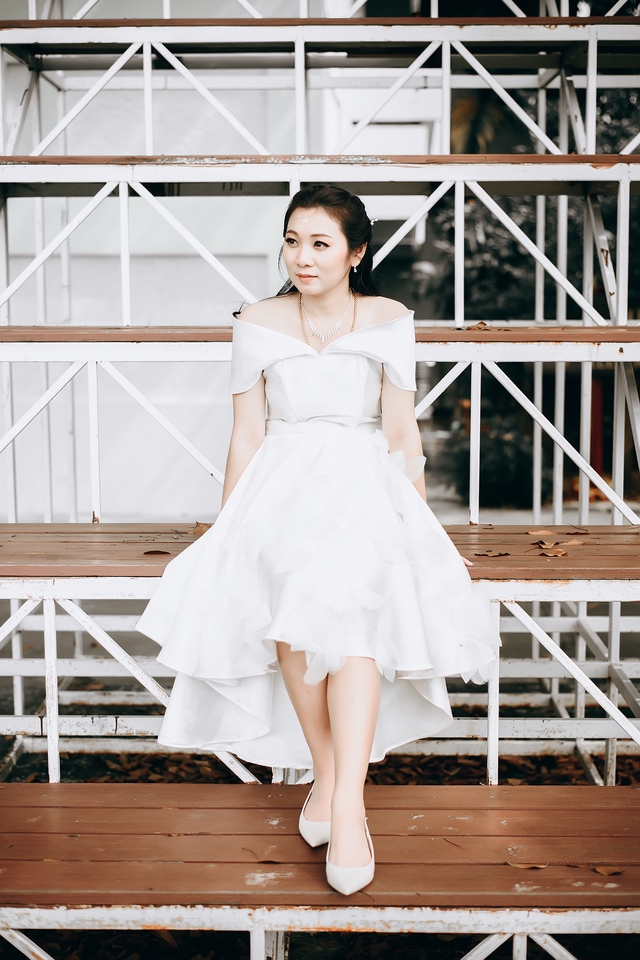 ช่างภาพ รับถ่ายรูป portrait ผู้หญิง ในชุดเดรสขาว