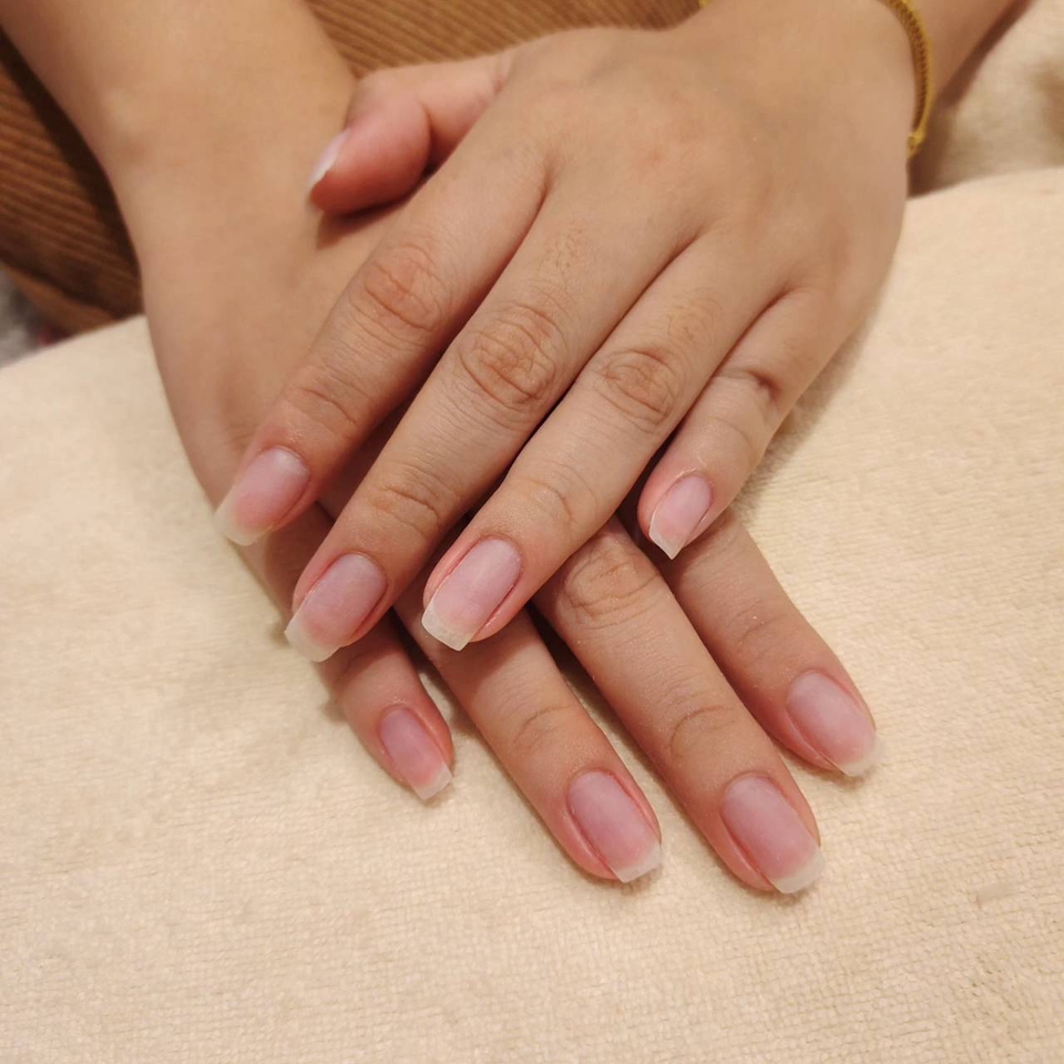 บริการทำเล็บที่บ้าน ทำเล็บเจลสวยๆ  ช่างทำเล็บมืออาชีพ  รับทำเล็บถึงบ้าน