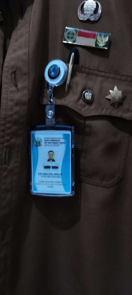 Kartu nama dengan desain unik dan modern untuk perusahaan