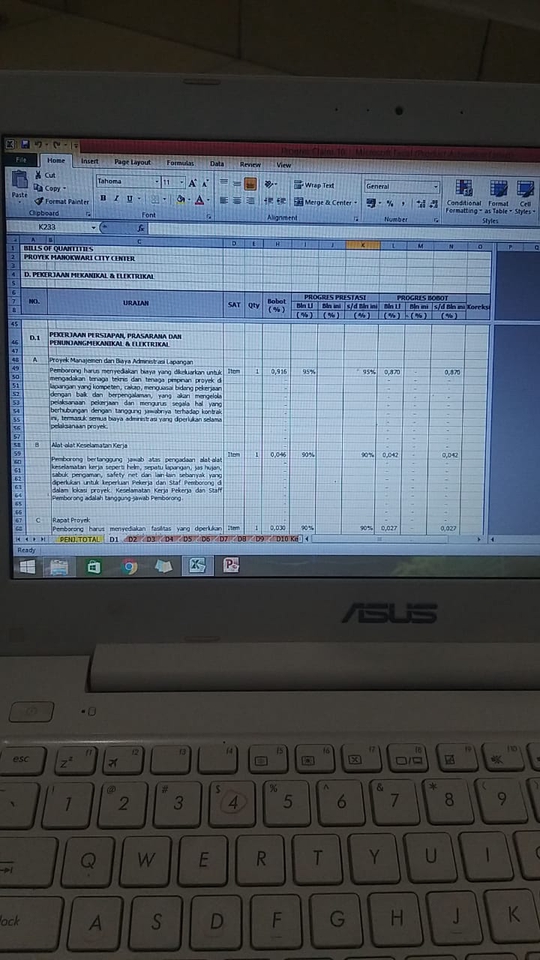 Jasa drafter autocad murah freelance desain interior dan arsitektur dengan visualisasi gambar di laptop.