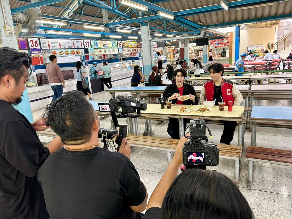 รับทำวีดีโอโฆษณา รับผลิตวีดีโอโฆษณา รับทำ MV รับผลิต MV พร้อมทีมงานมืออาชีพ ให้บริการครบวงจร