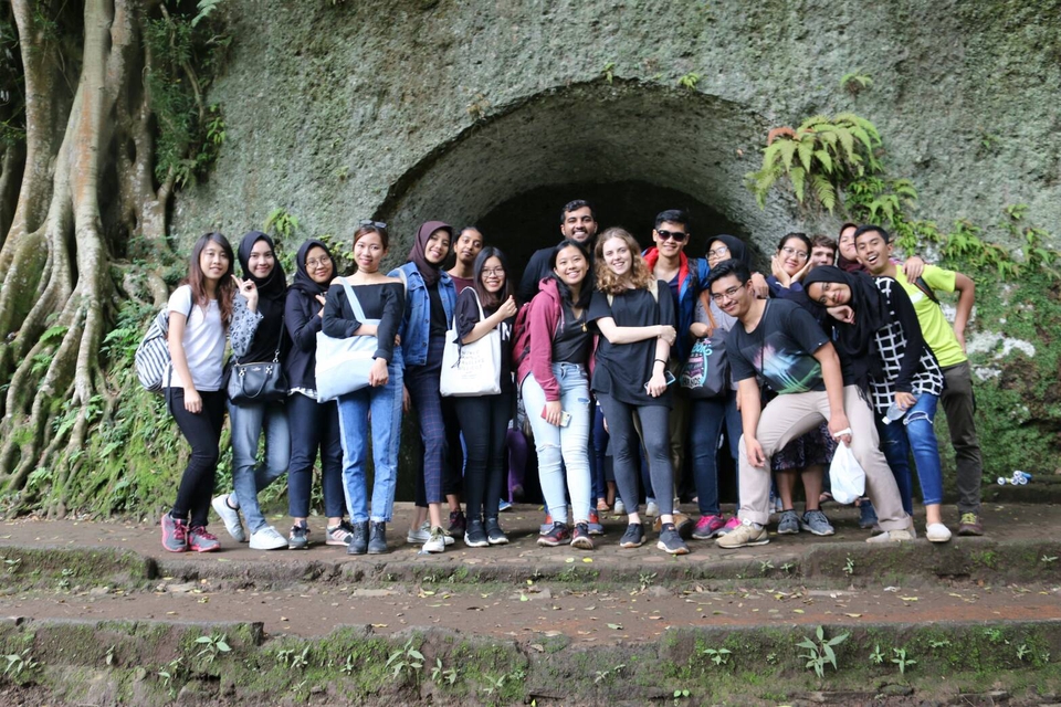 Travelling - Tour Guide/ Travel Buddy/ LO/ Teman Jalan/ Teman Kondangan/ Team Acara (Bandung Area) - 9