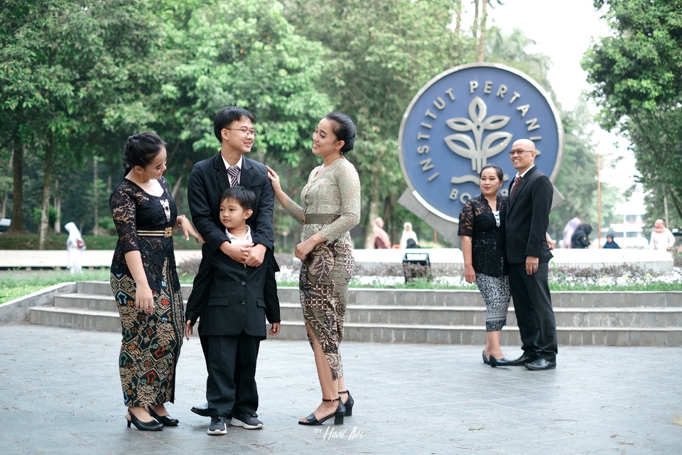 Jasa fotografi keluarga profesional, fotografer keluarga, foto keluarga, foto bersama keluarga, foto keluarga murah.