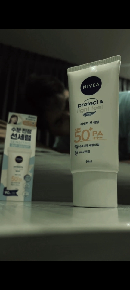 รับถ่ายวีดีโอครีมกันแดด NIVEA พร้อมรายละเอียดผลิตภัณฑ์เพื่อการถ่ายทำคอนเทนต์ รับทำวีดีโอ ถ่ายวิดีโอ ผลิตวีดีโอ โปรโมทสินค้า, รับถ่ายวีดีโอโฆษณา, ตัดต่อวิดีโอ, ทำวิดีโอ, วิดีโอโปรโมทสินค้า, ถ่ายโฆษณา, ตัดต่อคลิป.