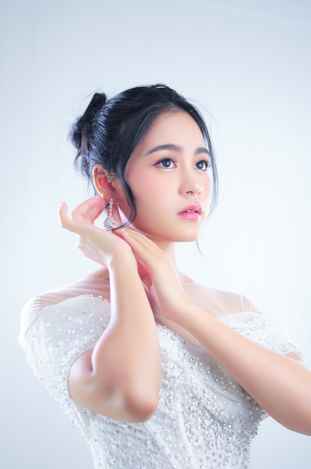 ช่างแต่งหน้ารับปริญญา แต่งหน้าทำผม เพื่อนเจ้าสาว รับแต่งหน้า รับแต่งหน้าเจ้าสาว ช่างแต่งหน้า