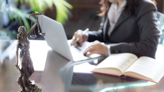 Jasa Konsultan Hukum dan Pengacara Terpercaya - Penulisan Artikel dan Opini Hukum
