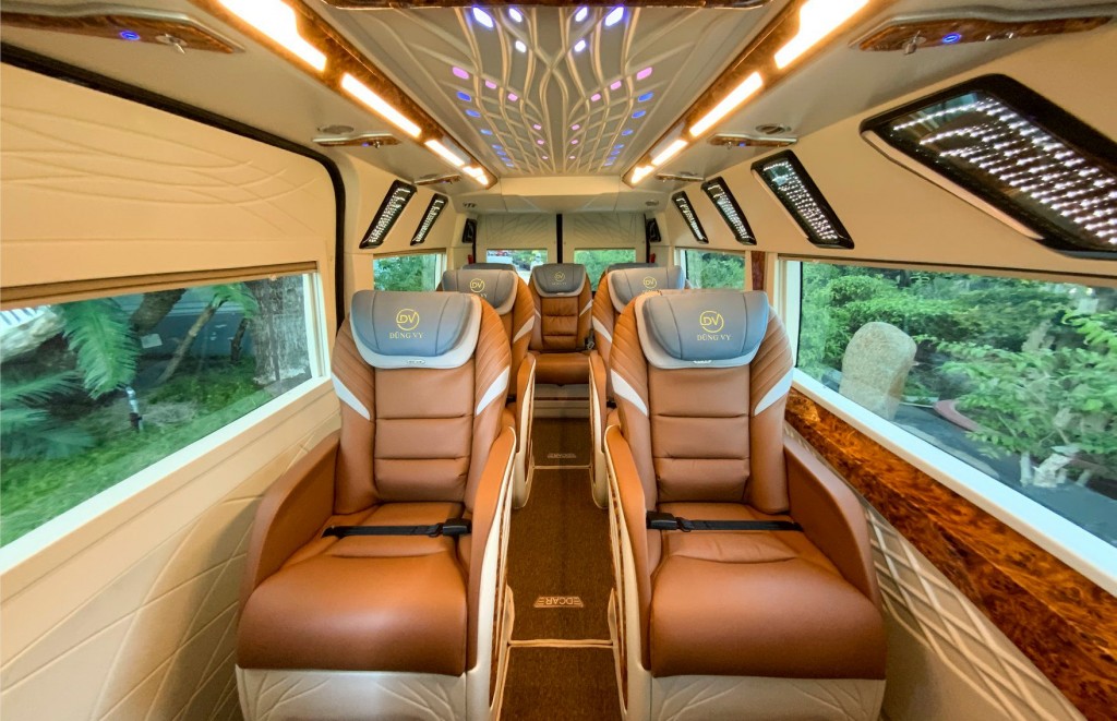 Nội thất Ford Limousine 9 chỗ