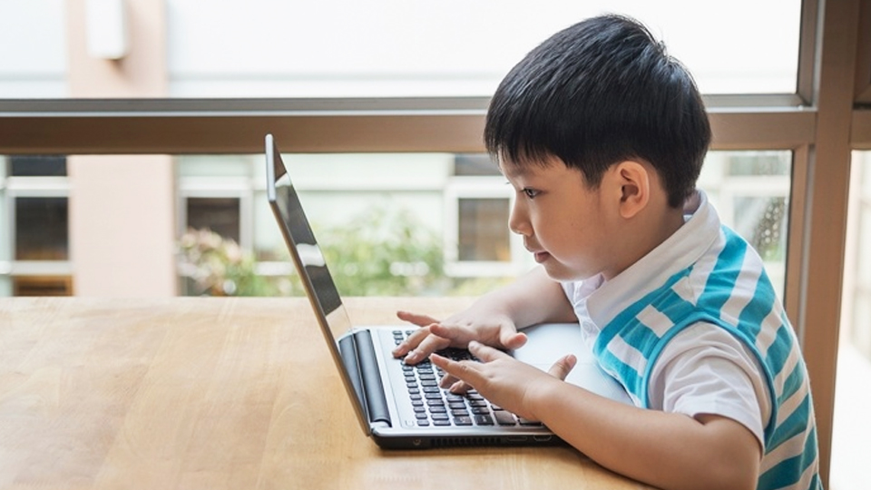 【3C篇】濾藍光螢幕不傷眼?把握護眼6招 【3C篇】濾藍光螢幕不傷眼?把握護眼6招