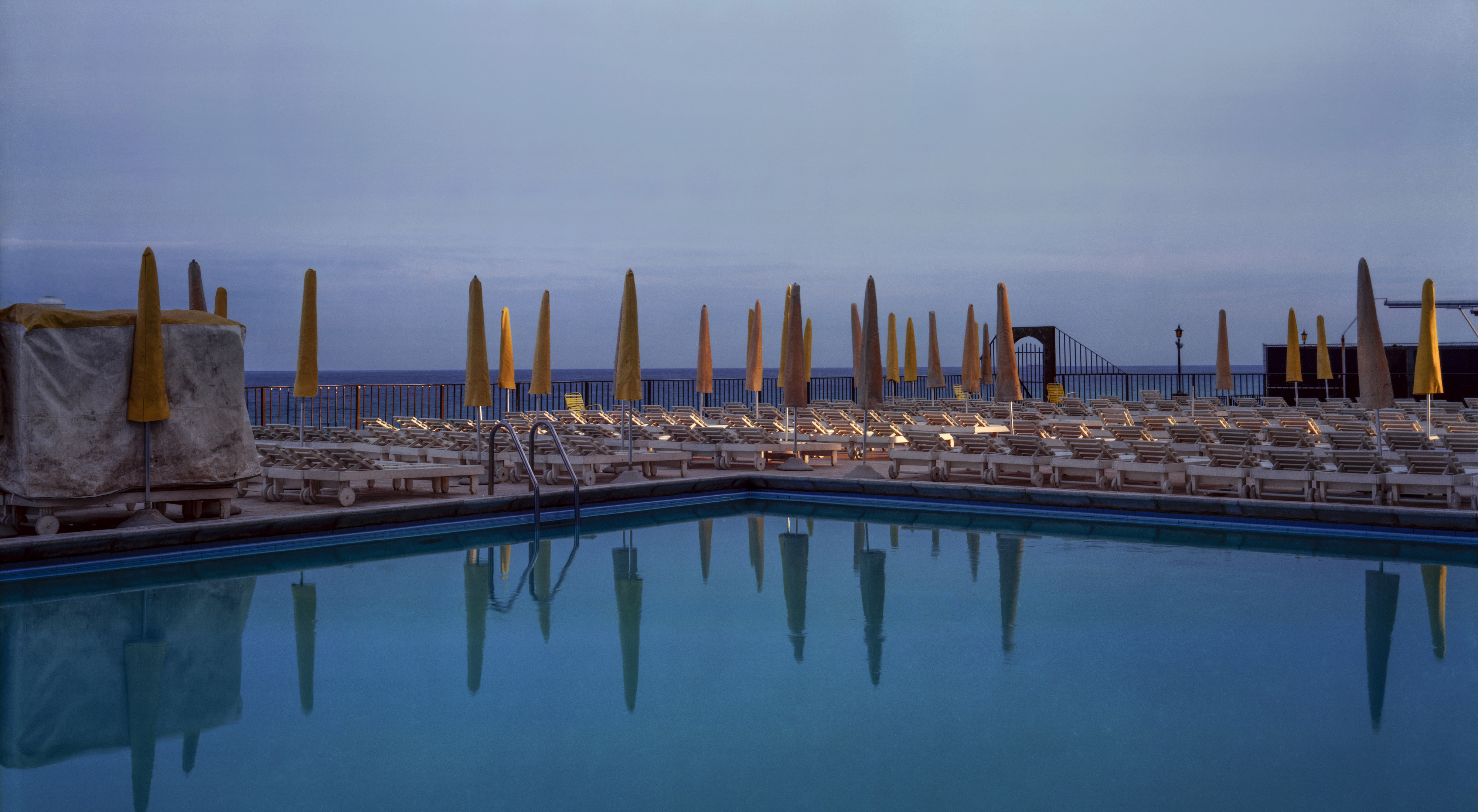 Joel Meyerowitz - Between the Dog and the Wolf