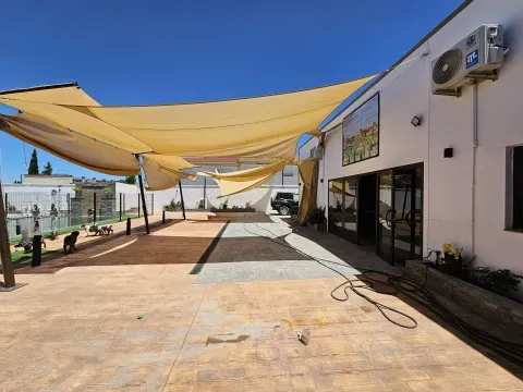 Oportunidad! Restaurante con Piscina en Venta