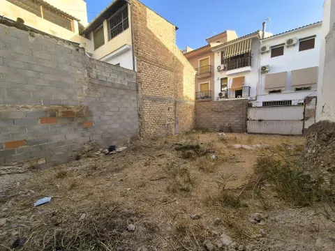 Solar edificable en venta en Loja, Granada | 200 m² - foto 7 de 8 (Loja)