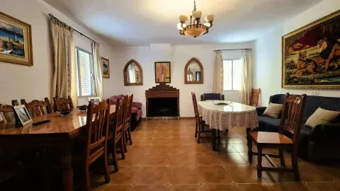 Chalet en venta en Algarinejo, Granada | 6 Dormitorios - foto 4 de 12 (Algarinejo)