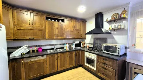 Chalet en venta en Algarinejo, Granada | 6 Dormitorios - foto 8 de 12 (Algarinejo)