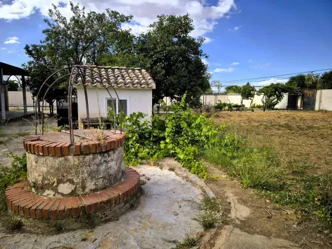 Venta de Parcela con Chalet y Piscina