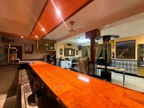 Casa con local comercial en venta – Ventorros de Balerma (Loja)