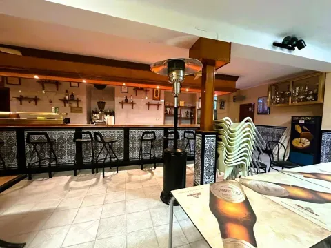 House with Commercial Space for Sale in Loja, Granada - photo 3 of 12 (Loja)