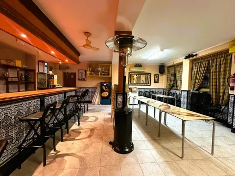 House with Commercial Space for Sale in Loja, Granada - photo 4 of 12 (Loja)