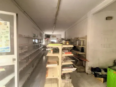 Local en Venta en Loja | 72 m² con Aire Acondicionado - foto 8 de 12 (Loja)