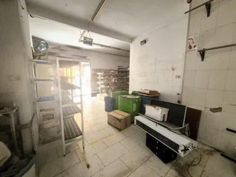 Local en Venta en Loja | 72 m² con Aire Acondicionado - foto 3 de 12 (Loja)
