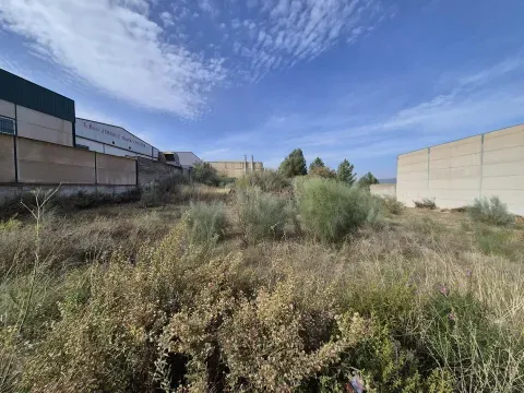 Terreno Industrial en Venta en Loja | 900 m² por 58.000€ - foto 2 de 7 (Loja)