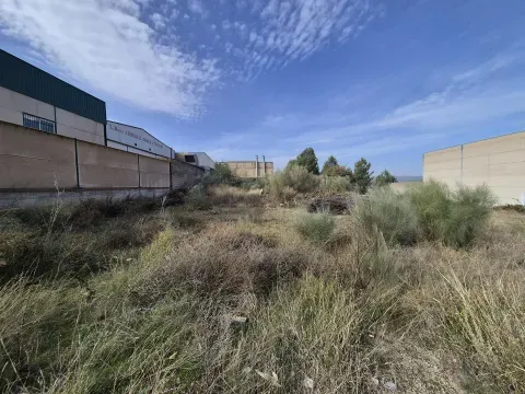 Terreno Industrial en Venta en Loja | 900 m² por 58.000€ - foto 4 de 7 (Loja)