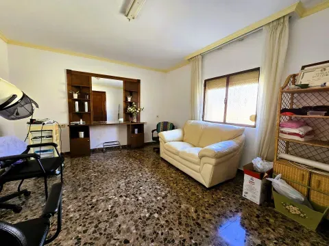 Casa en venta en Loja (Granada) con 7 hab y patio - foto 4 de 12 (Loja)