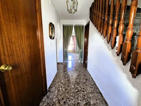 Casa en venta en Loja (Granada) con 7 hab y patio - foto 3 de 12 (Loja)
