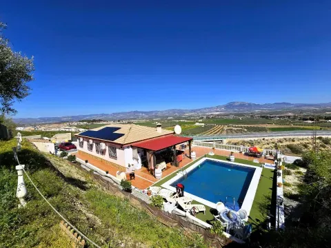 Chalet en Moraleda de Zafayona