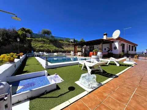 Chalet en venta en Moraleda de Zafayona con piscina - foto 2 de 12 (Moraleda de Zafayona)
