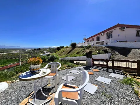 Chalet en venta en Moraleda de Zafayona con piscina - foto 6 de 12 (Moraleda de Zafayona)