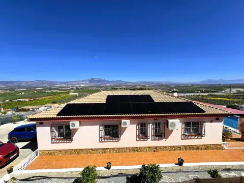 Chalet en venta en Moraleda de Zafayona con piscina - foto 11 de 12 (Moraleda de Zafayona)