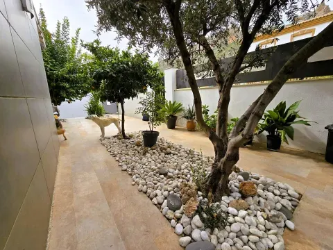Villa zum Verkauf in Loja, Granada | Pool & Bergblick - Foto 2 von 12 (Loja)