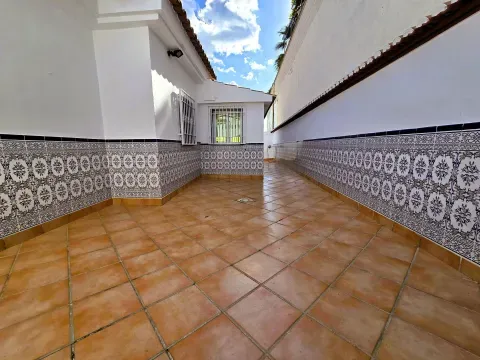 Villa en venta con piscina privada en Loja | Granada - foto 10 de 12 (Loja)