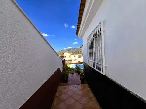 Villa en venta con piscina privada en Loja | Granada - foto 6 de 12 (Loja)