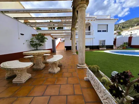 Villa en venta con piscina privada en Loja | Granada - foto 5 de 12 (Loja)