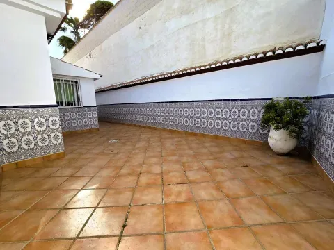 Villa en venta con piscina privada en Loja | Granada - foto 9 de 12 (Loja)