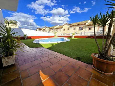 Villa en venta con piscina privada en Loja | Granada - foto 7 de 12 (Loja)