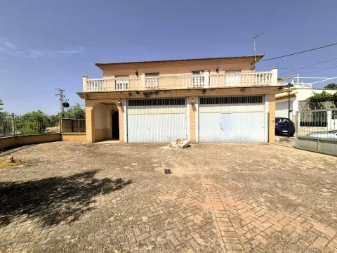 Casa en venta en Loja, Granada | 3 hab y terraza - foto 2 de 12 (Loja)