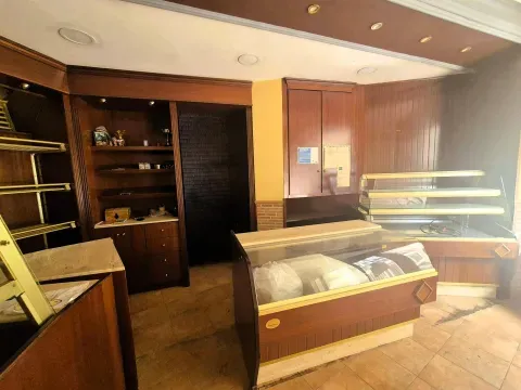 Local Comercial de 200 m² en Venta en Loja Centro - foto 4 de 12 (Loja)