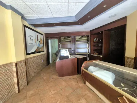 Local Comercial de 200 m² en Venta en Loja Centro - foto 2 de 12 (Loja)