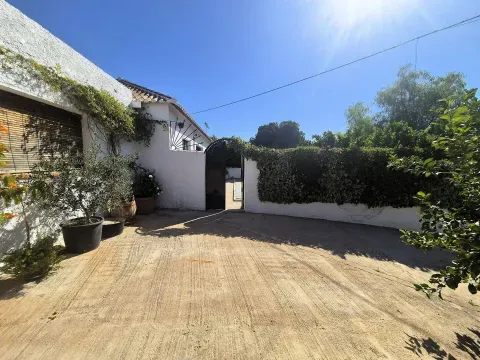 Finca rústica con dos casas y piscina en Loja, Granada - foto 2 de 12 (Loja)