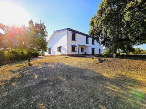 Finca Rústica con Chalet de Lujo en Paraje Natural